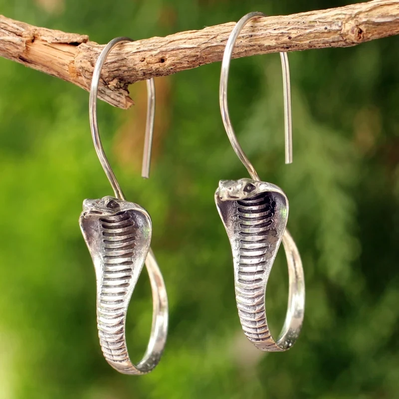 Gotisches Nischendesign mit Kobra-Dekoration, silberfarbene Damen-Ohrhänger, modischer Persönlichkeits-Schmuck für den Alltag, Bankette und Festivals, kreativer Schmuck.