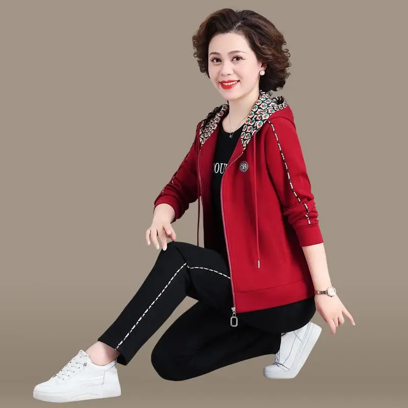 

Новый повседневный спортивный костюм с капюшоном для женщин среднего возраста, весна-осень, комплект из трех предметов, бренд Mom, весна 2025, для отдыха, длинные брюки