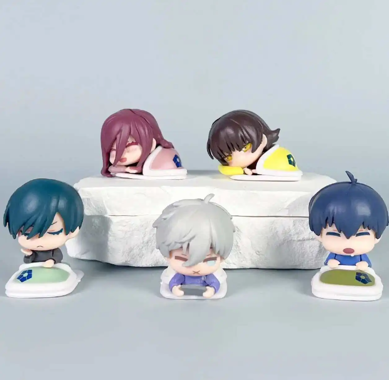 

В наличии: Коллекционная фигурка Blue Lock в спящей позе (слепая коробка), кавайная мини-фигурка аниме, настольное украшение, подарок-сюрприз на день рождения для фанатов