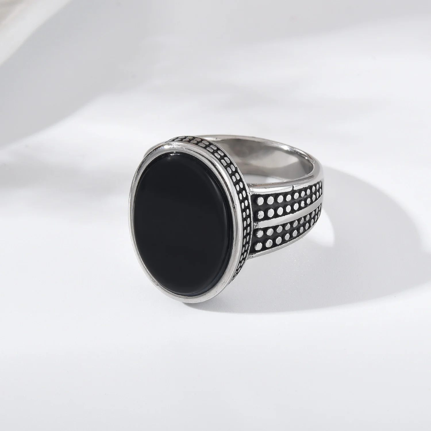Klassische Ringe aus natürlichem Tigerauge-Stein, schlichte und stilvolle Ringe aus türkisfarbenem und schwarzem Onyx, aus 316L-Edelstahl. – Detail 1