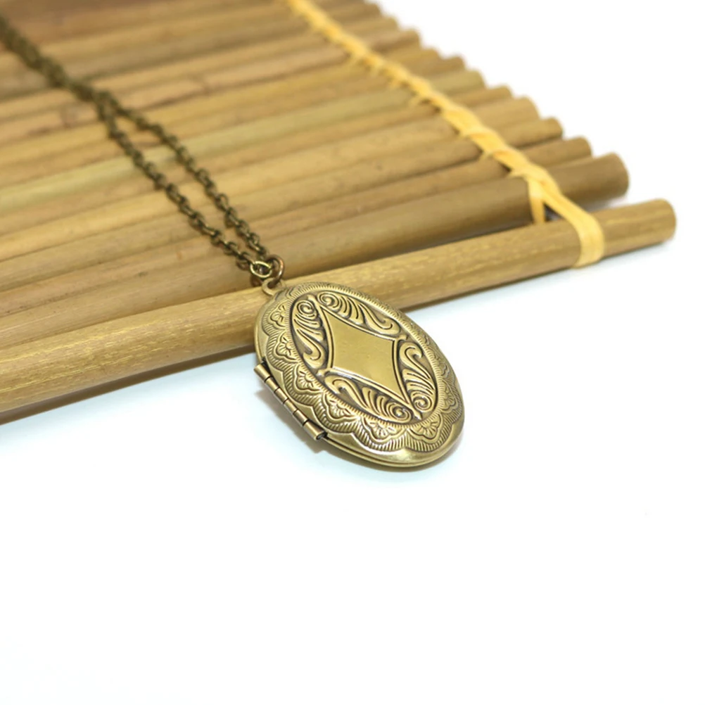 

2pcs Oval Pendant Locket Necklace Golden Photo Locket Jewelry Women Men Keepsake Charmpicture pendant memory for women