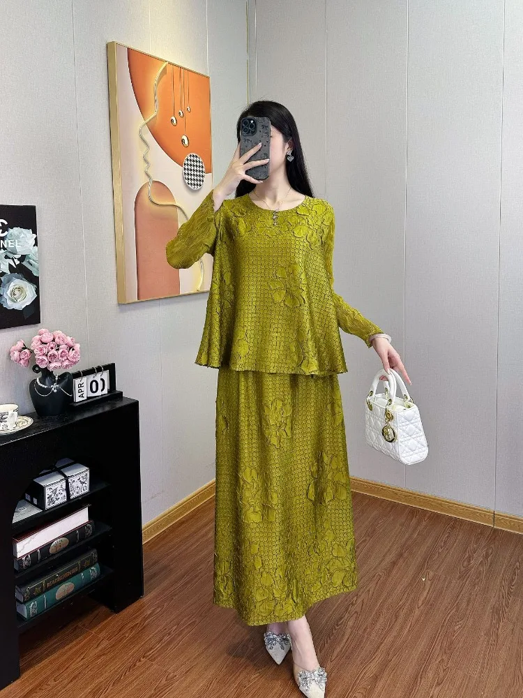 

Miyake 2025 г., модный новый свободный женский костюм со складками для тяжелой промышленности, повседневный длинный темпераментный комплект из двух предметов с принтом, новинка осени