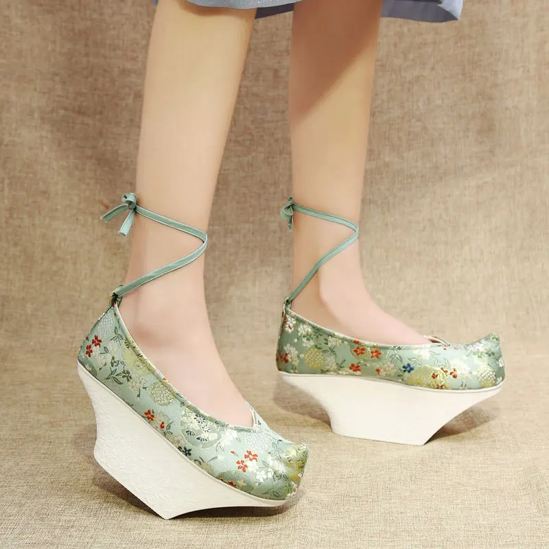 Women Lady Embroidered Han Fu Cloth Shoes Ethnic High Heeled Flower Embroidery