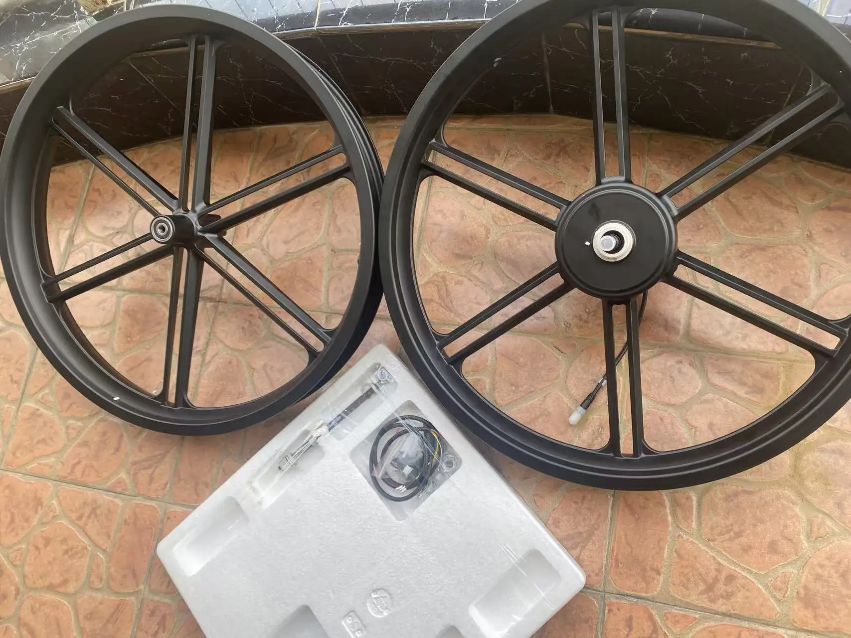 

26-inch 48V 1000W Integrated Wheel Snowmobile Motor Magnesium Alloy 26-Inch Electric Snowmobile Engine 26*4.0fat tire 48V 1000W