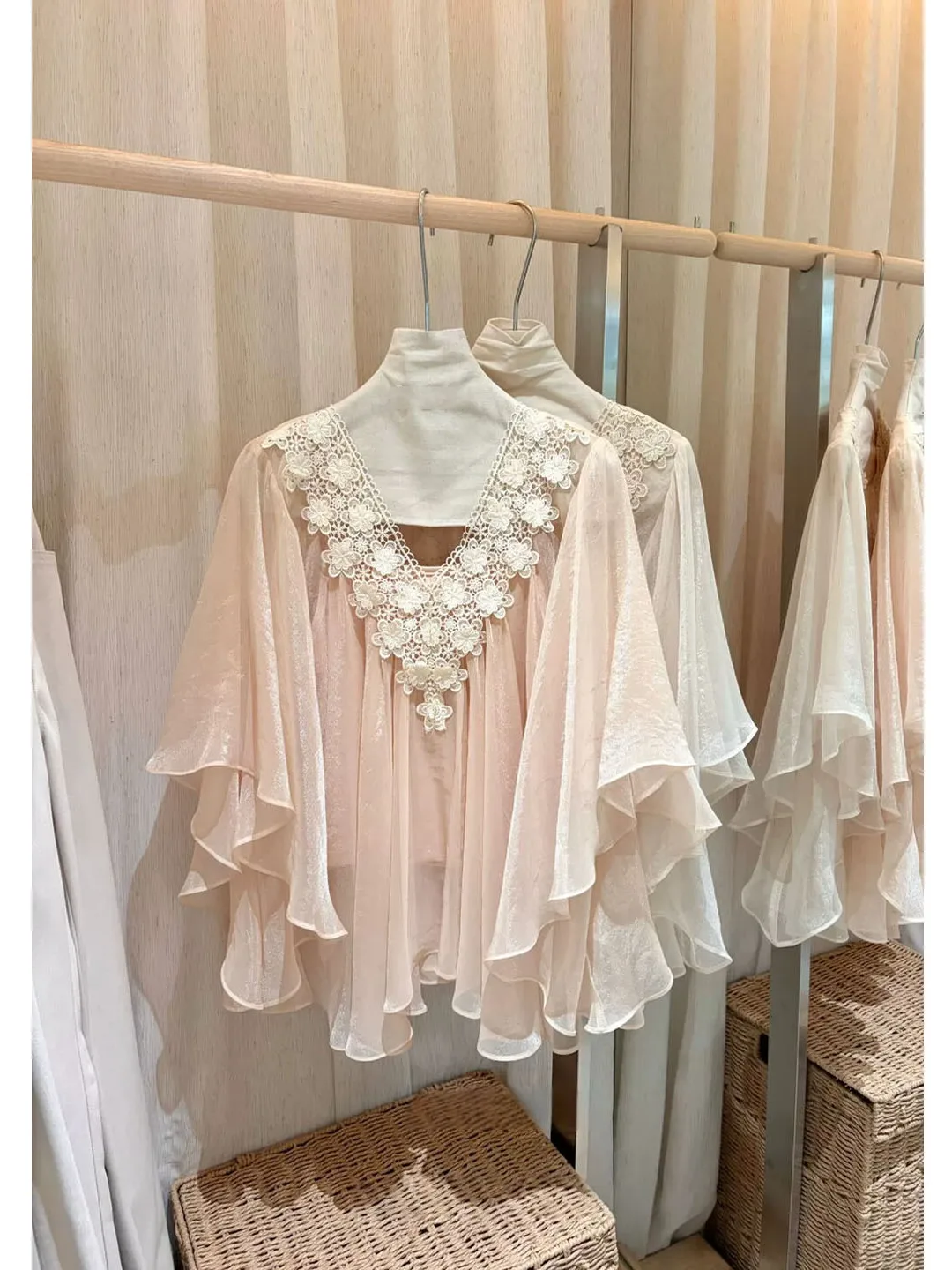 

Elegant Heavy Embroidery Lace Splice V-Neck Thin Shirt Women Sweet Hook Hollow out Semi-Transparent Top Korean Style Loose Fit