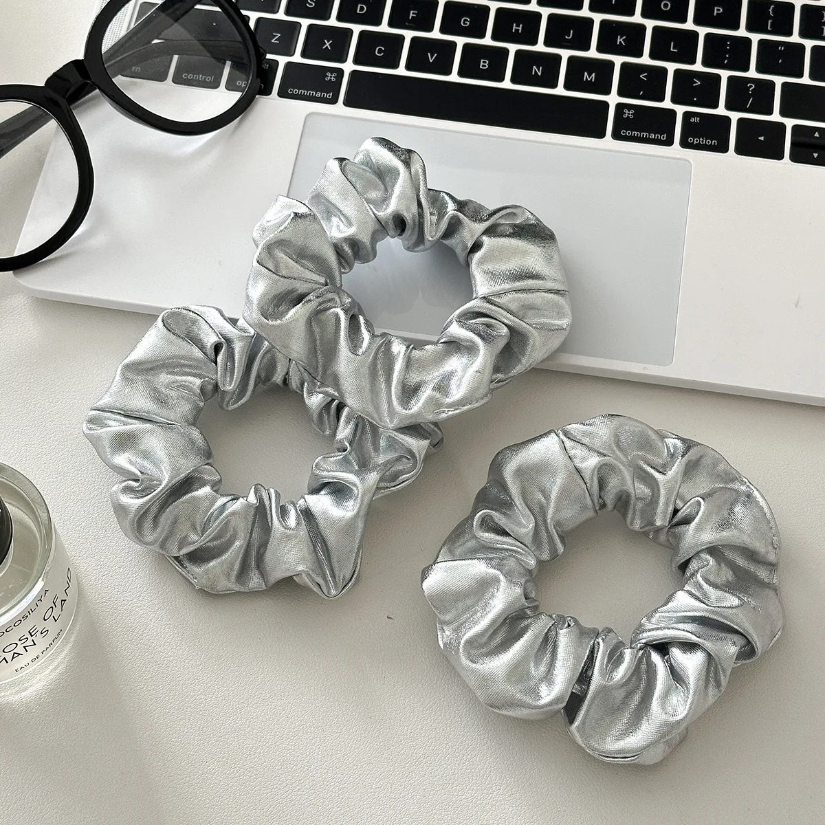 

Niche high-end silver big hair band headband y2k sweet and cool babes high ponytail hair accessories cold wind hair rope