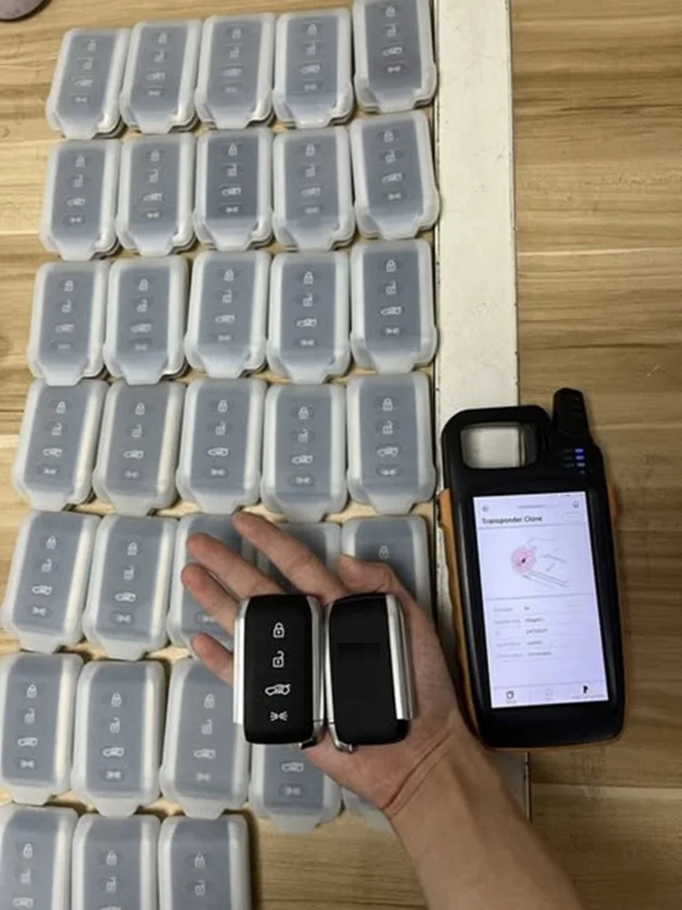 

CN089005 Original For Maserati Smart Remote Key Fob Control OEM Key 4 Button 434MHZ 4A Chip