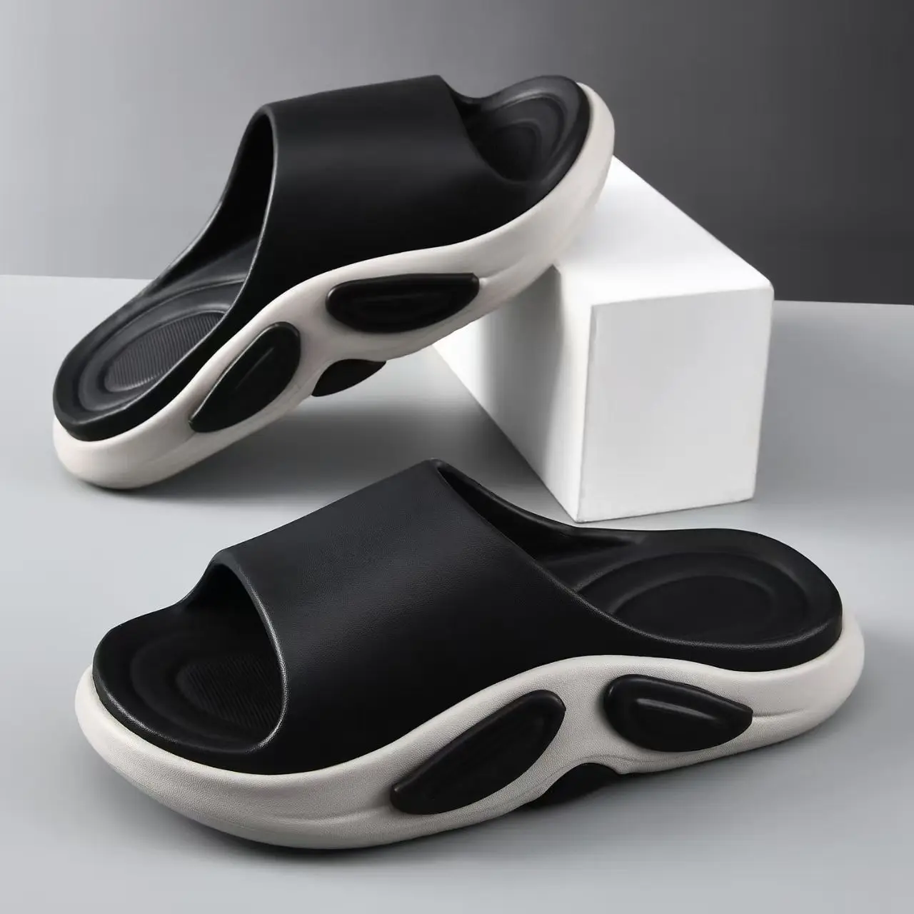 

Men's Summer New Thick Sole Outdoor Beach Slippers Open Toe Non Slip Lightweight Home Slippers Soft Sole Bathroom Slippers