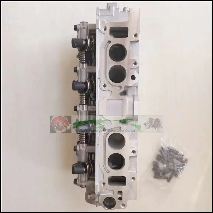 

4G64 8V G4CS MD099389 22100-32520 MD040520 Complete Cylinder Head For Mitsubishi Galant L300 Pajero Shogun Space wagon H1 H100