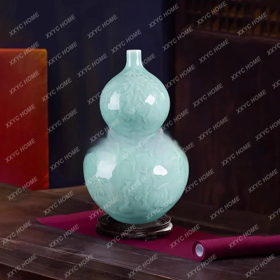 A Chinese Bogu rack decoration Jingdezhen handmade relief shadow blue ceramic vase ornament gift box