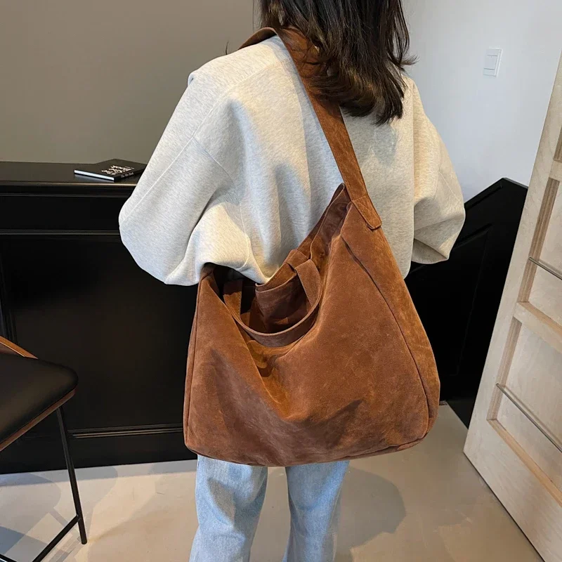 Large Capacity Velvet 2024 Hot Selling Tote Bag Zipper Solid Color Popular Fashion Handbag Soft Simple Commuting Shoulder Bag