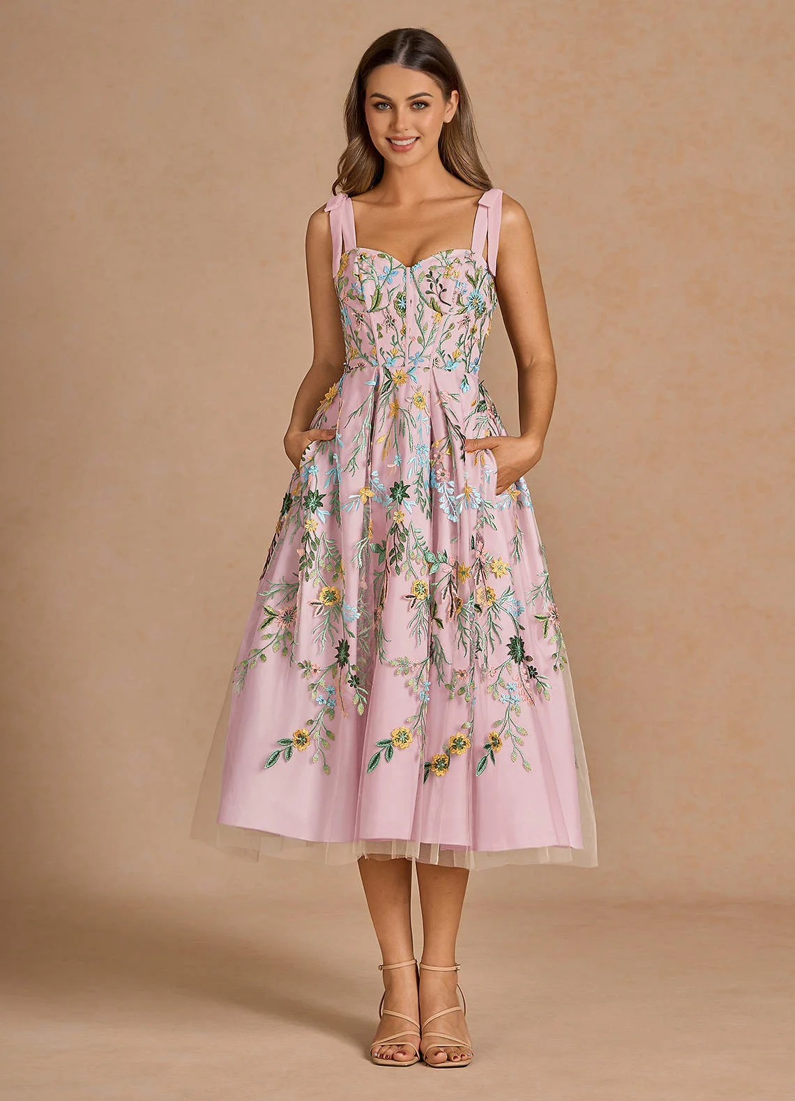 elegante-vestido-de-noche-con-lazo-de-mariposa-y-encaje-color-nude-con-bordado-floral-colorido-estilo-linea-a-para-invitadas-de-boda-y-fiestas