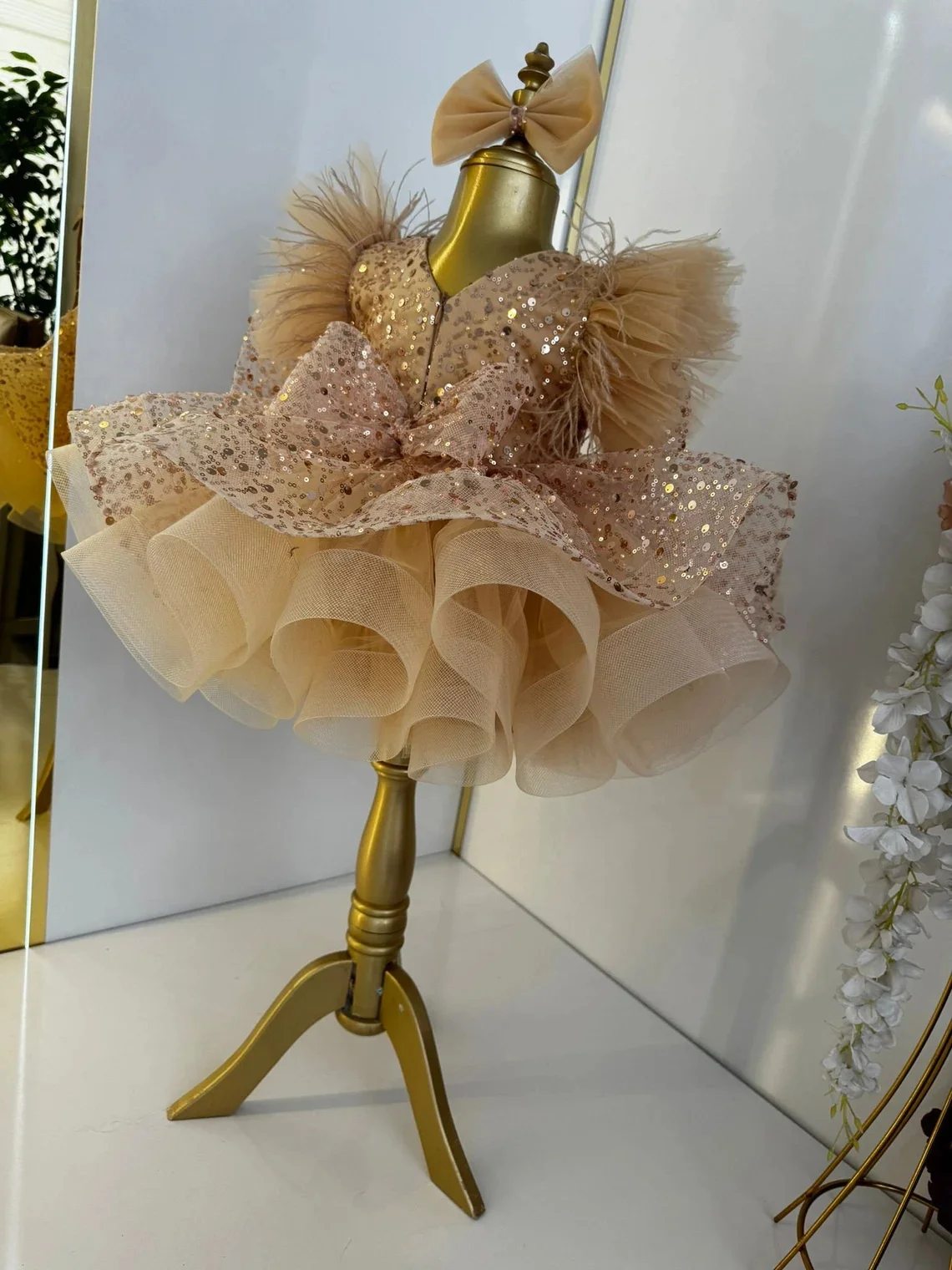 맞춤 제작 골드 플라워 걸 드레스 웨딩 반짝이는 퍼프 보우 키즈 생일 파티 첫 영성체 2025 볼 가운