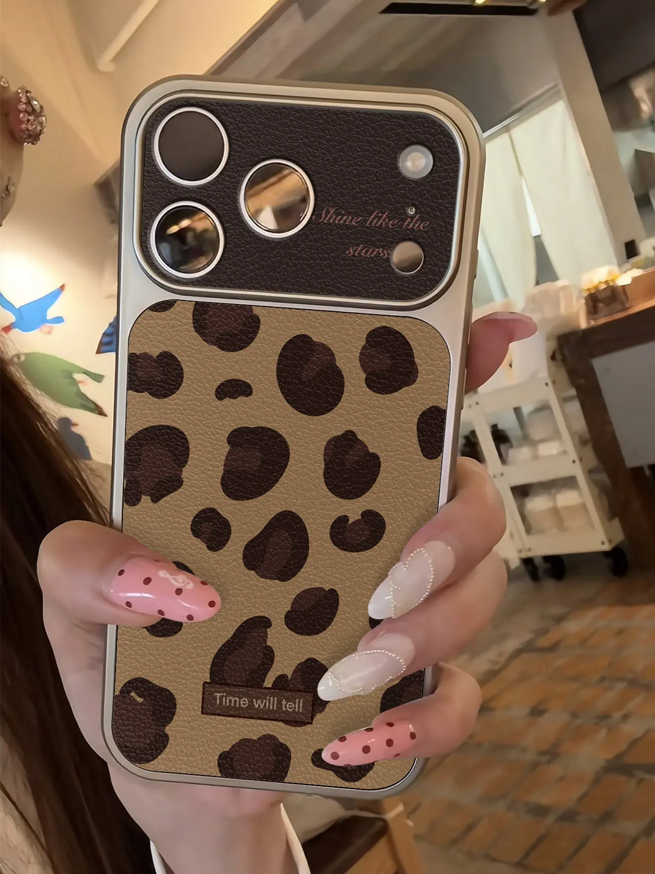 Luxuriöse, rosa gestreifte Handyhülle für iPhone 13 14 15 16 17 Pro Max 17Pro, stoßfeste Hülle mit Lederbezug und Beschichtung. – Detail 4
