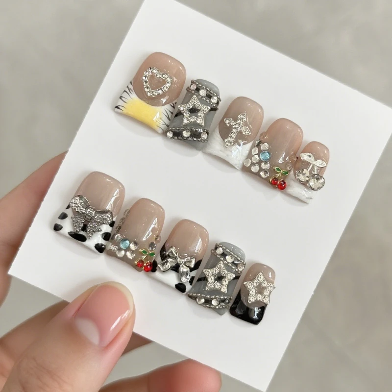 

Handmade DuckNails Y2K Style Short Duckbill Nails French Diamond Star Love Bow Decorated False nails For Women Daily Wear