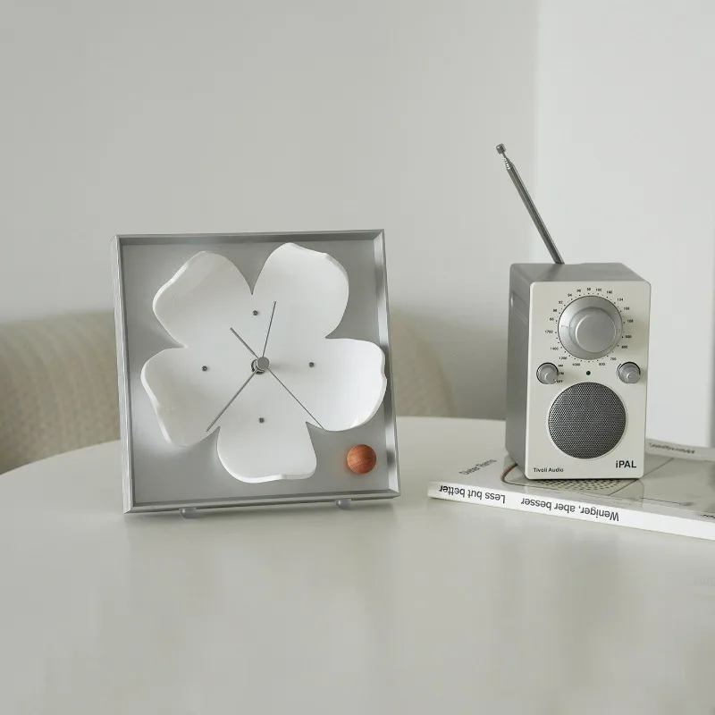 Flower Table Clock Nordic Living Room Desk Watch Modern Decorative Luxury Bedroom Tabletop Clocks Aesthetic Silent Wall Watches