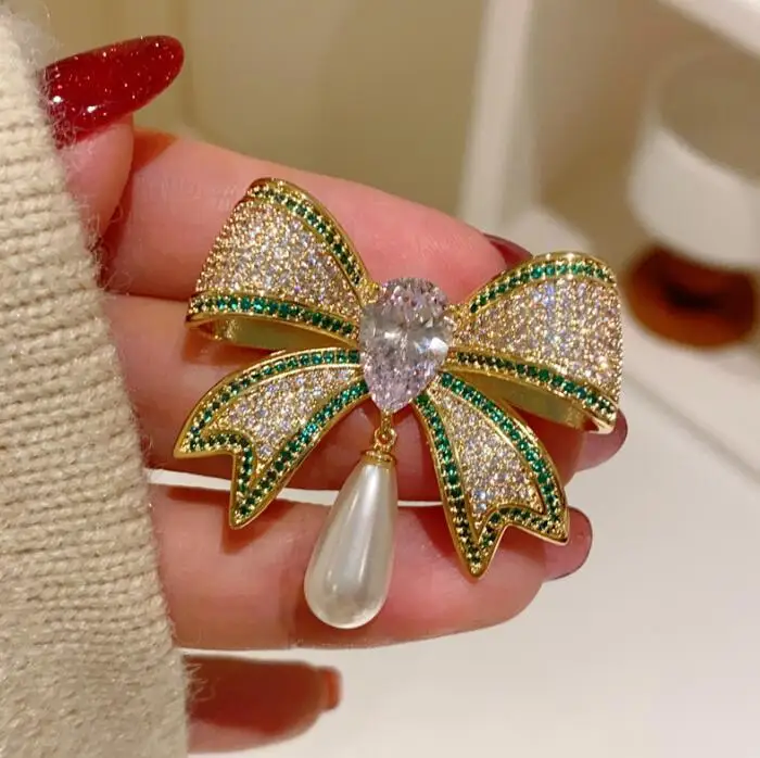 Exquisite Luxury Pearl Rhinestone Bowknot Brooches for Women Red Green Crystal Vintage Temperament Clothing Accessories