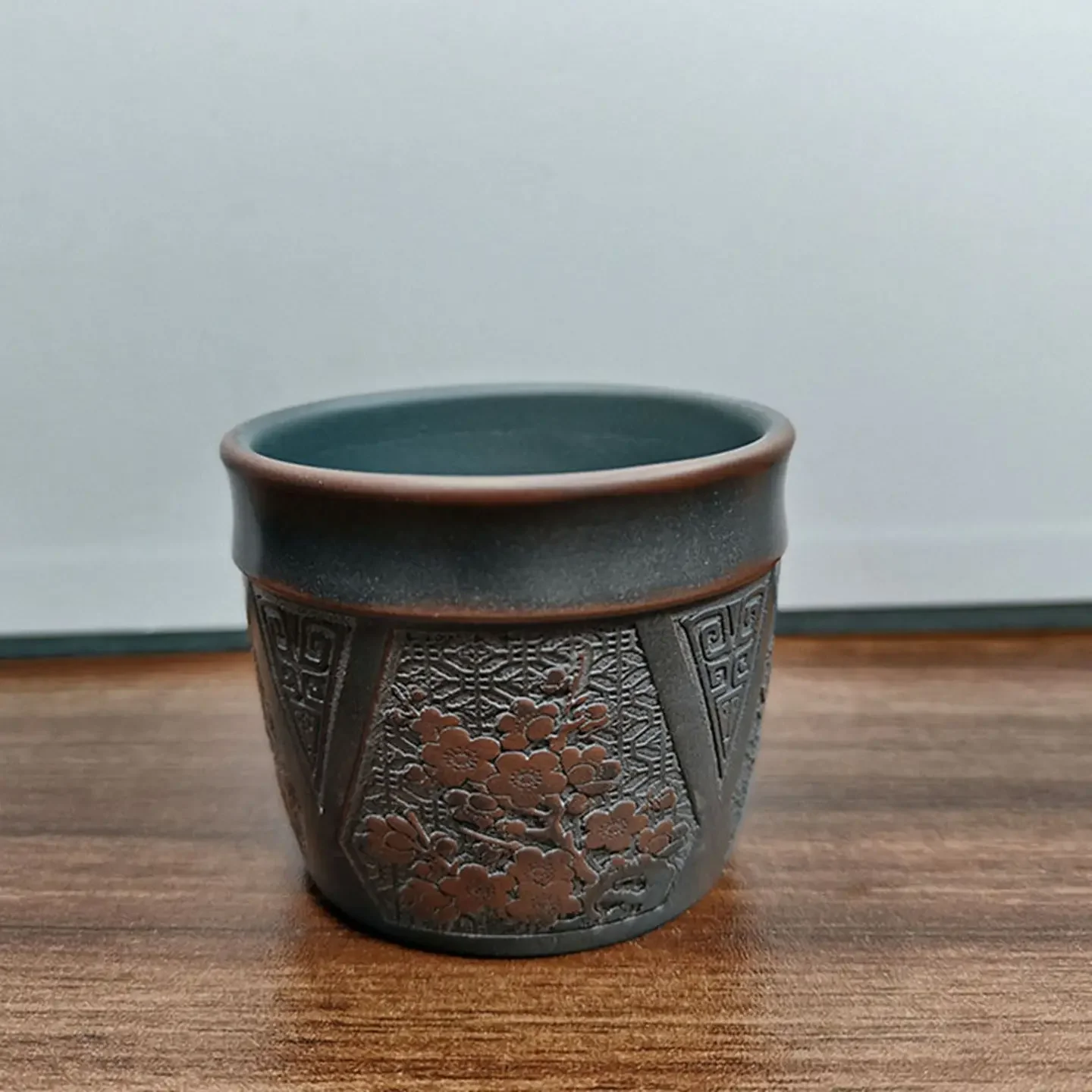 Qinzhou Nixing pottery hand-carved Meilan bamboo chrysanthemum drinking tea cup single tea supplies ceramics