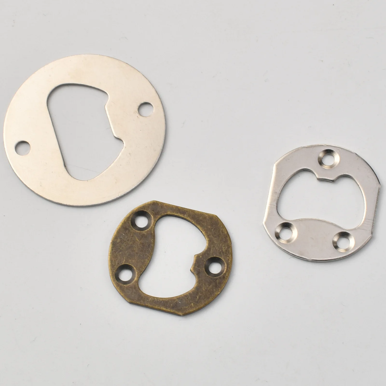Simple and refined nickel-plated beer bottle opener Round opener Beer opener Accessories Iron material Diameter 43mm
