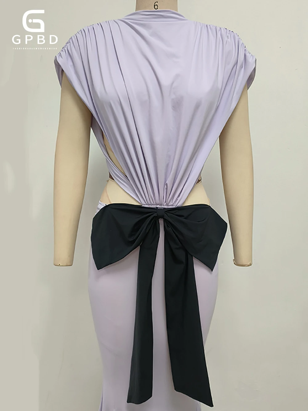 エレガントなバックレスカットアウトスリムマキシドレス女性のための 2025 セクシーなノースリーブリボンロングホリデーパーティーフォーマルイブニングドレス