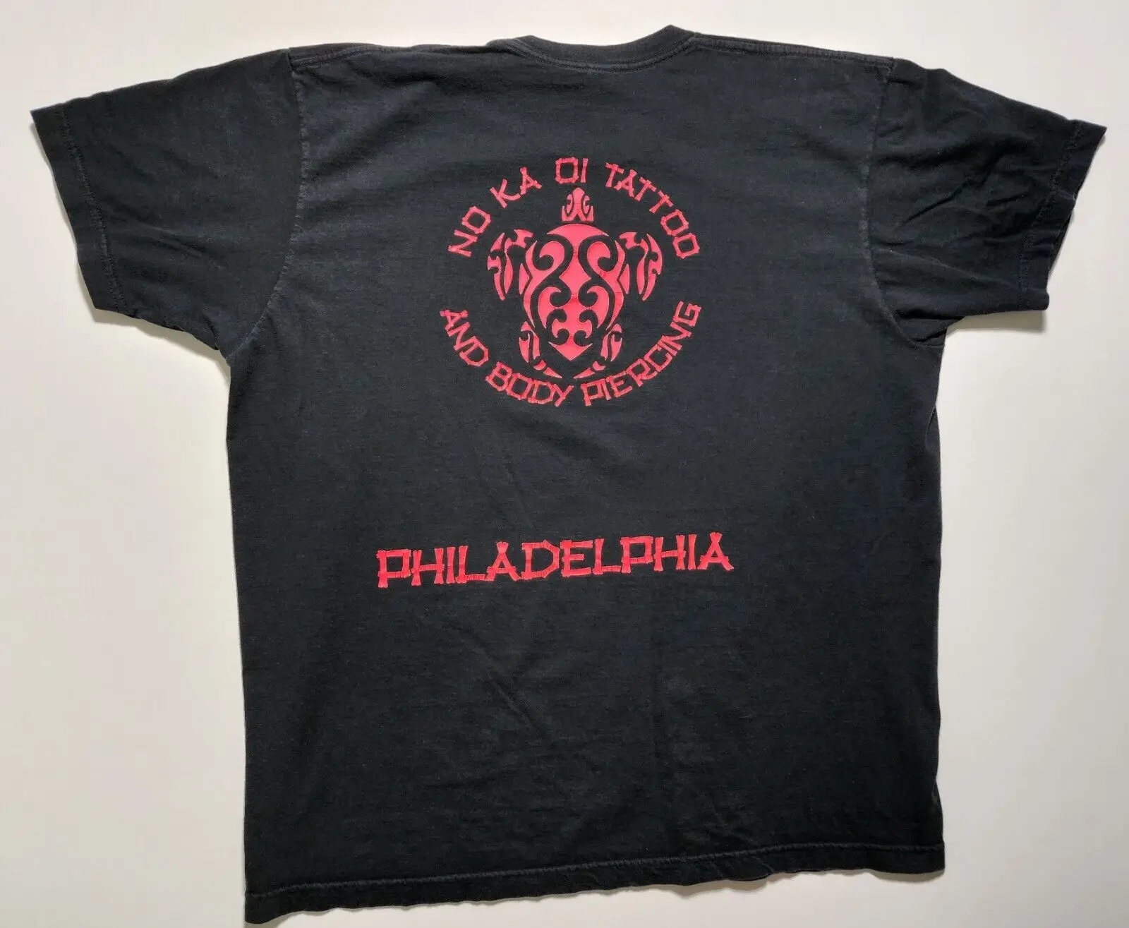 Camiseta No Ka Oi Tattoo & Body Piercing, talla XL, tienda de tatuajes Philly