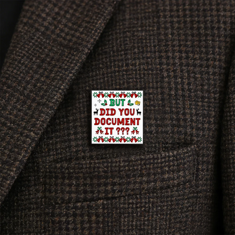 Aber hast du es dokumentiert? Emaille-Pin, hässlicher Pullover, Büro, Party, Arbeit, Humor, Weihnachtsgeschenk, Brosche, Firmen-Weihnachten, Frohe Weihnachten, Abzeichen – Detail 7