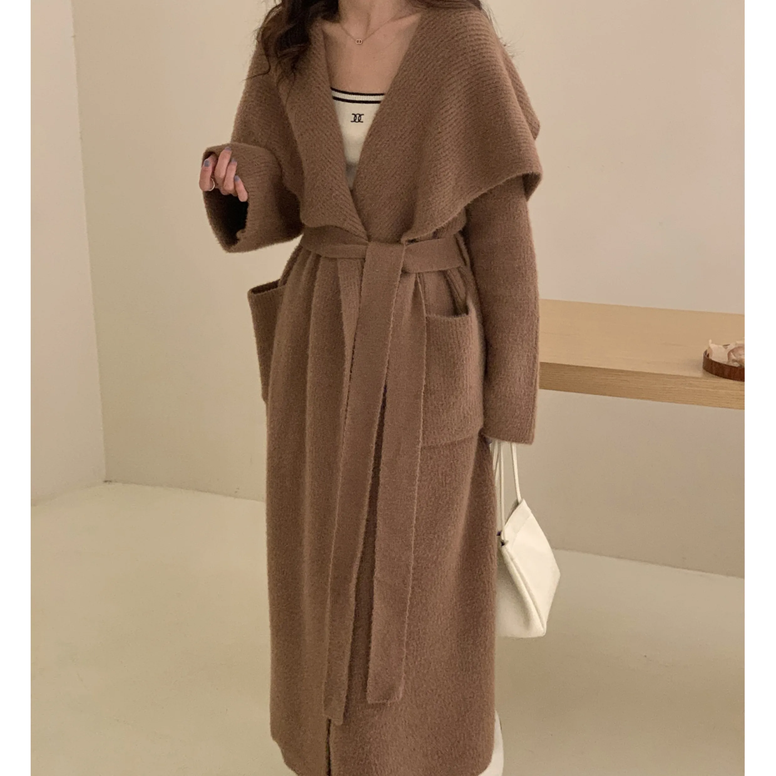 

Женский шикарный вязаный кардиган-пальто свободного кроя с отложным воротником, поясом и рукавами «летучая мышь» для осеннего гардероба