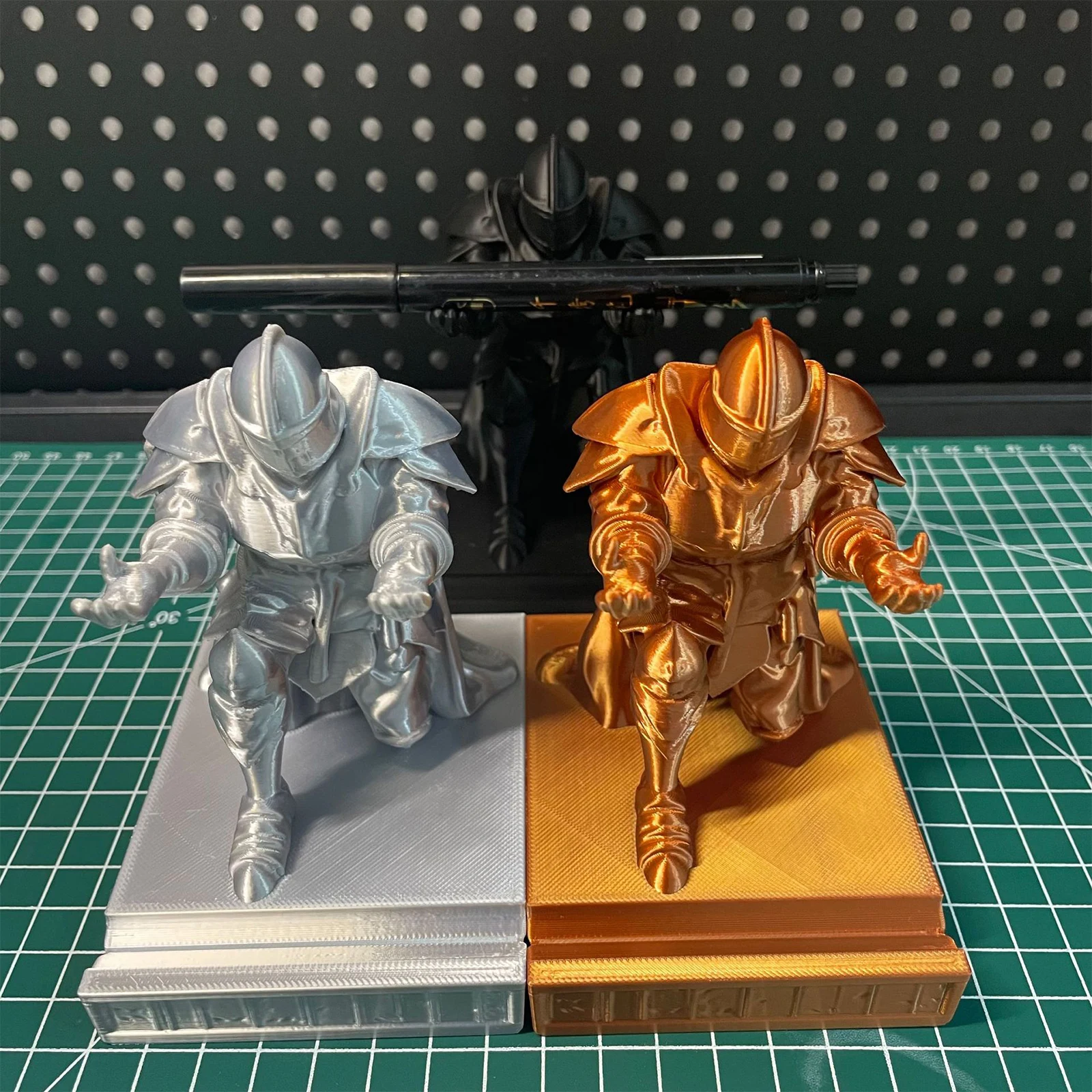 PLA Small Statue Ornaments Multi-Functional Desk Decorative Pen Rack Warrior Knight Pencil Stand for Office Home Decoration
