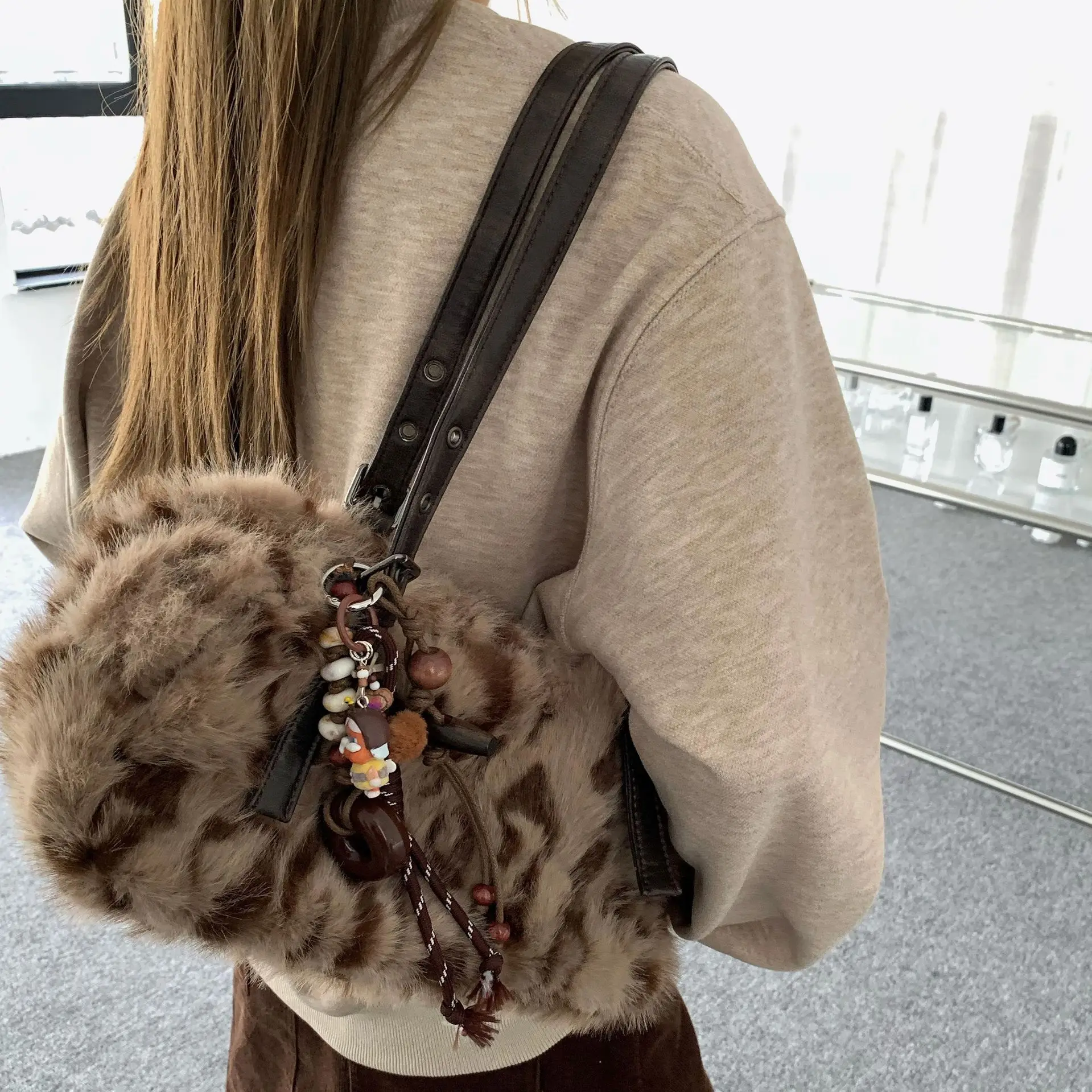 

Winter Soft Plush Women Shoulder Bag Fluffy Faux Fur Bags for Women Designer Handbags and Purses Y2K Underarm Bags Shopper Tote