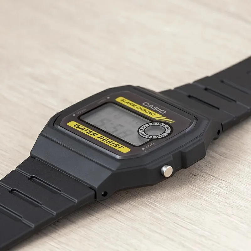 ساعة كاسيو للرجال صغيرة مربعة بسيطة ريترو مقاومة للماء ساعة كوارتز رقمية للطلاب للجنسين F-94WA-9