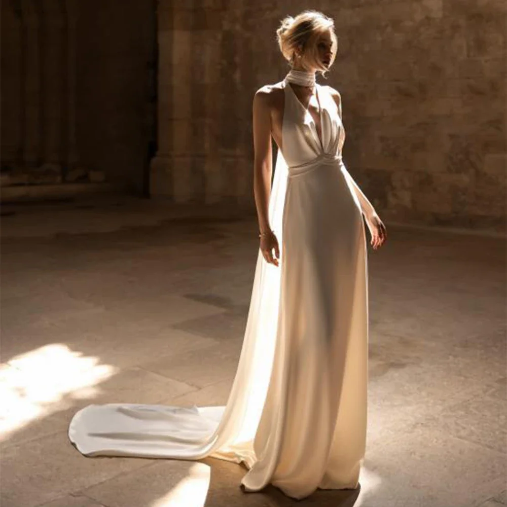 매력적인 웨딩 드레스 맞춤형 홀터넥 V넥 섹시한 오픈 백 신부용 플로어 길이 쉬스 플리츠 비치 결혼식 가운