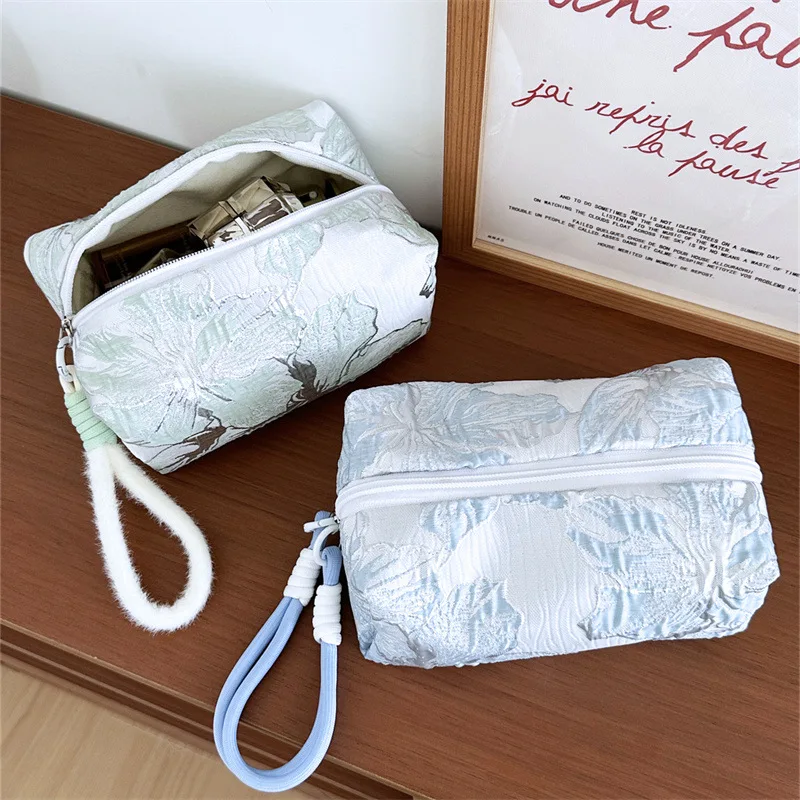 

Retro Chinese Style Relief Floral Makeup Case Simplicity Gradient Color Cosmetic Bag Portable Large Capacity Women Storage Bag