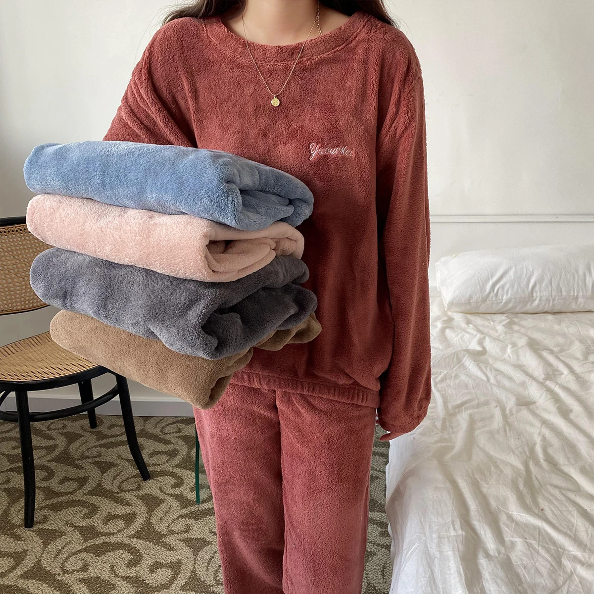 HELIAR-Conjunto de Pijama de terciopelo para mujer, Top suelto y pantalones de cintura elástica, traje de lana cálido informal para el hogar, otoño