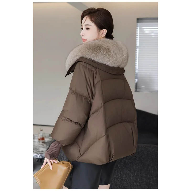 معطف نسائي قصير فضفاض مبطن بالقطن لشتاء 2025 سترة كورية مبطنة جديدة للسيدات بياقة من الفرو ملابس خارجية مبطنة بالقطن