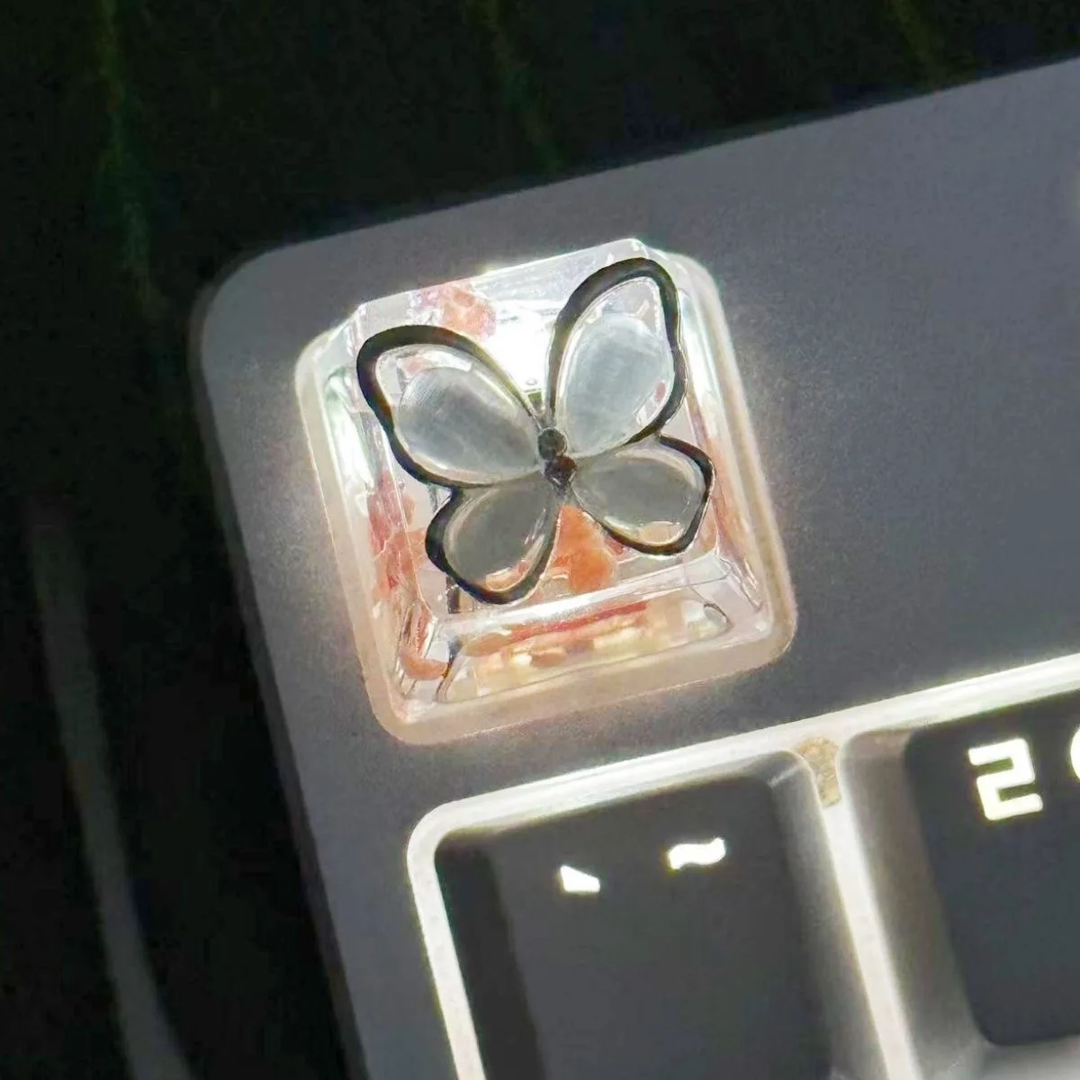 Butterfly Personality Keycaps Butterfly Rotatable Unzip Flowers Transparent Resin Keycaps for Mechanical Keyboard