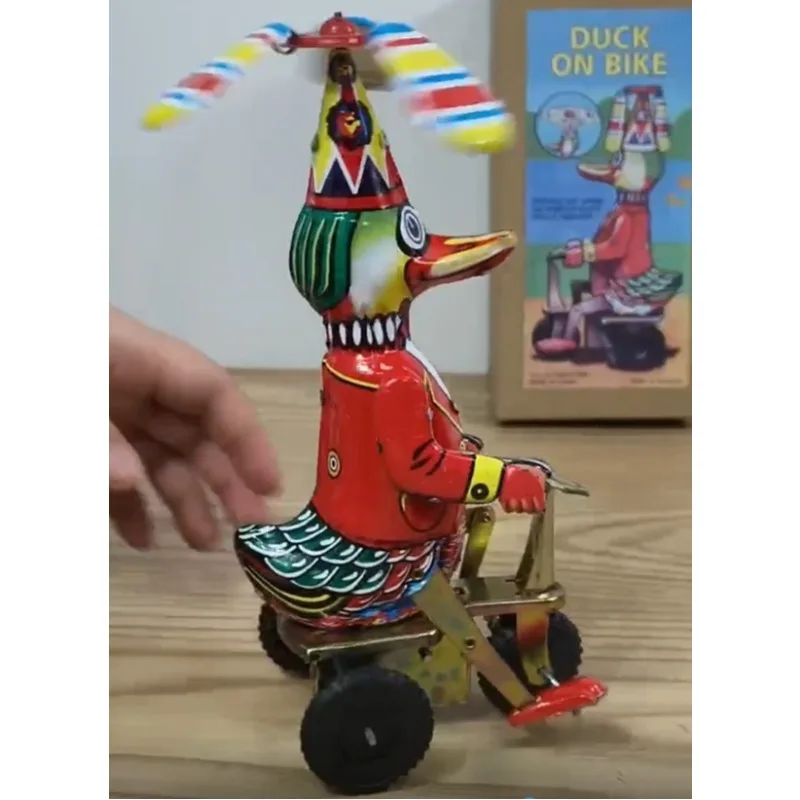 

Clockwork Toy Figure Model Kids Baby Brithday Gift Collection Retro Wind Up Toy Metal Tin Duck on Bike Robot Mechanical Toys