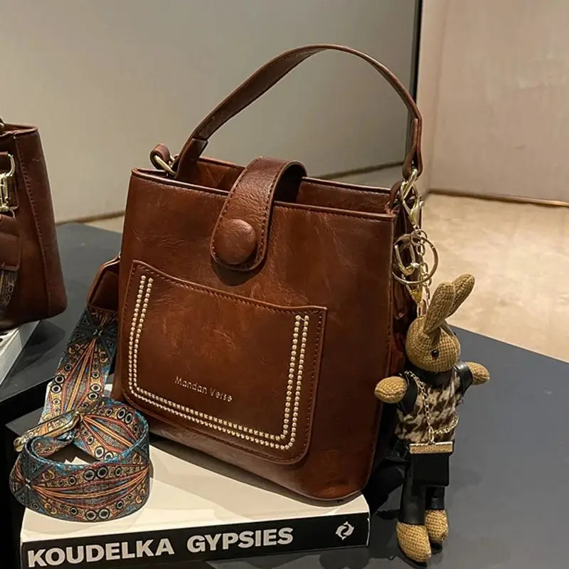 Faion Rend Bolso de mano de cuero para mujer Simple L ape 2024 Fem Buet Bag elemento de moda interior ket Cloud ape Design