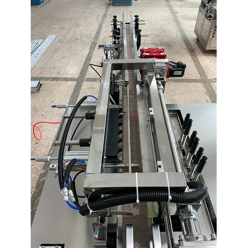 4 Head Straight-line Inverting-type Bottle Washer Suitable for a Wide Range of Bottle Types