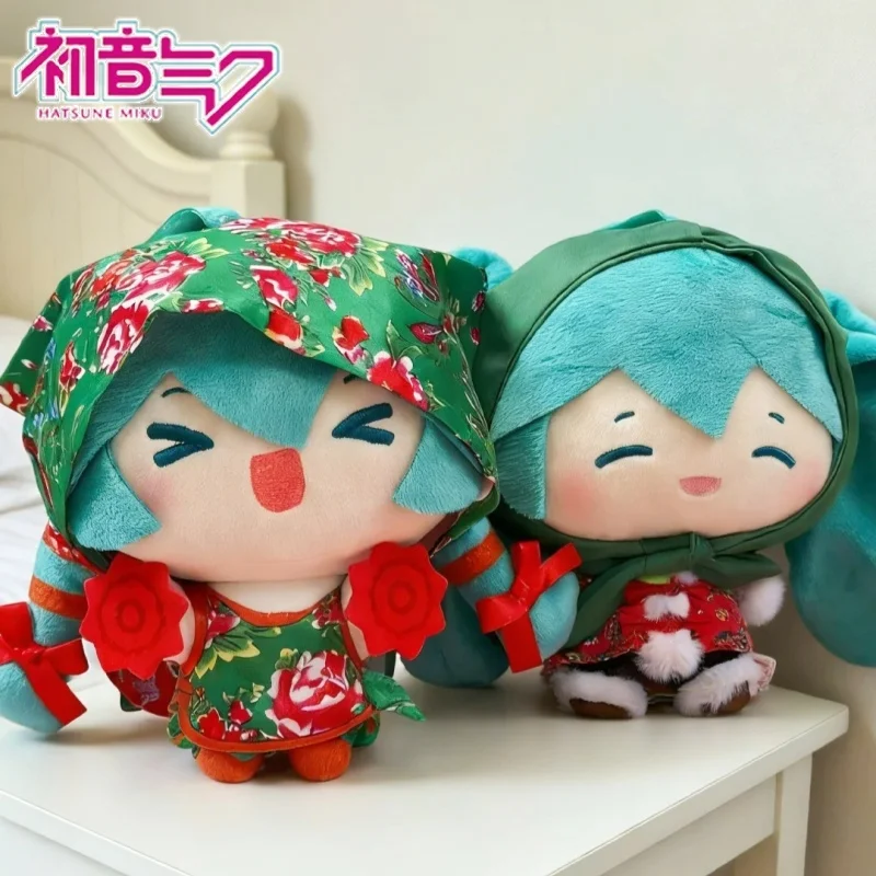 

Плюшевый брелок-фигурка Хатсуне Мику из серии «Празднование Китайского Нового года» в стиле «Северо-восточное цветочное пальто» (Эрренчжуан), подарок