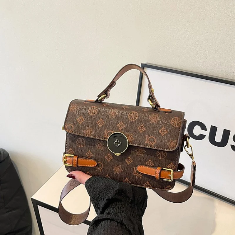 

Elegant Leather Classic Tote Bag For Women Large Capacity For Leisure Business With Minimalist Vintage