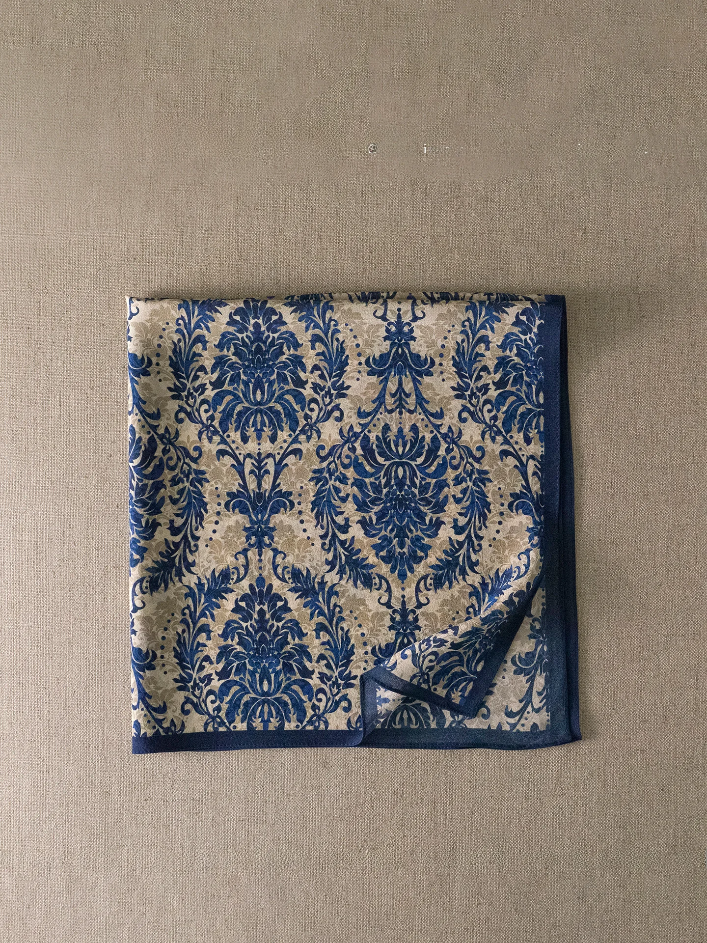 ブルーシルクスカーフ-レディース-2026年春新作-軽量-高級感-薄手モデル-スクエアネックラップ-エレガントスタイル-プリントデザイン