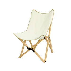 Piknik için bir sandalye, kamp sandalyesi, kelebek ağacı, sandalyede en çok satılan 7 kelebek-no. 7