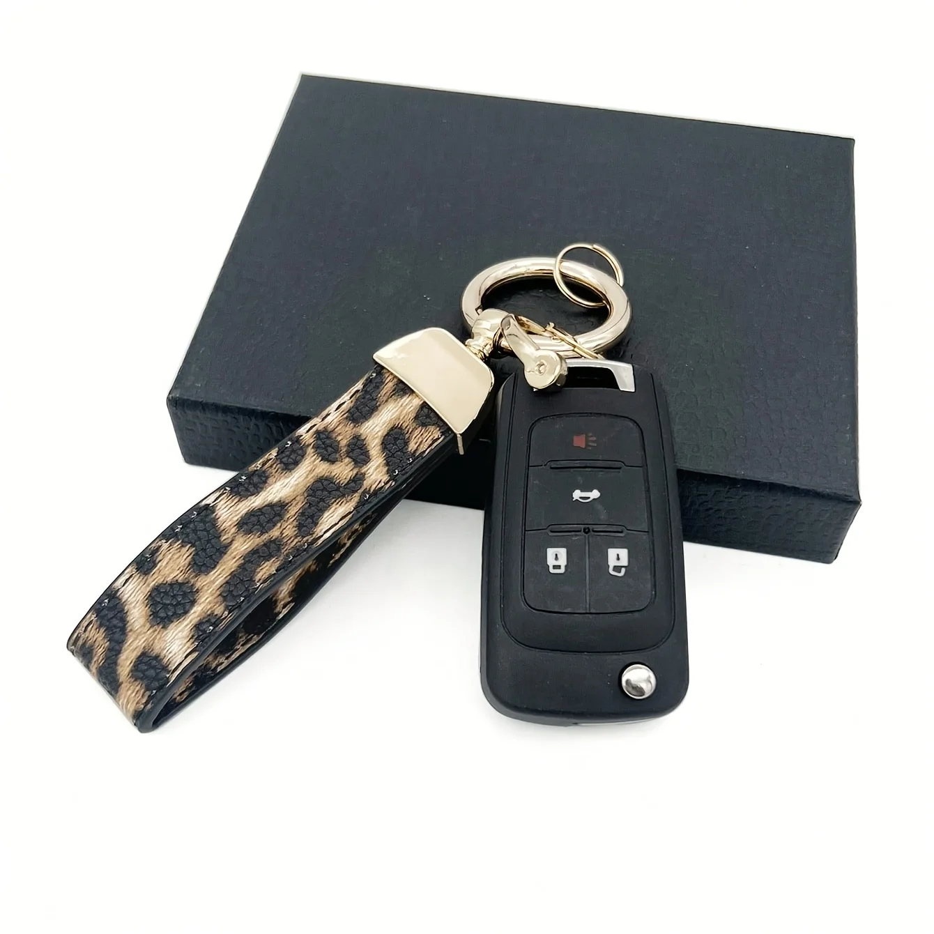 Stylish Unisex Leopard Print Leather Keychain / Exquisite Women's Keychain in the Shape of a Lock with Double Leather Straps, Suitable for Any Car Model