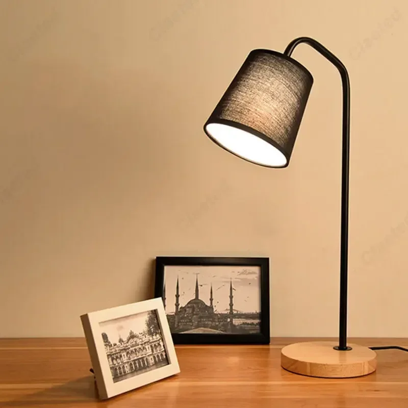 โคมไฟตั้งโต๊ะไม้ Nordic Art เหล็ก LED 5W แฟชั่น Eye Protection Dimming โคมไฟผ้าตารางโคมไฟห้องนั่งเล่นตกแต่งบ้าน