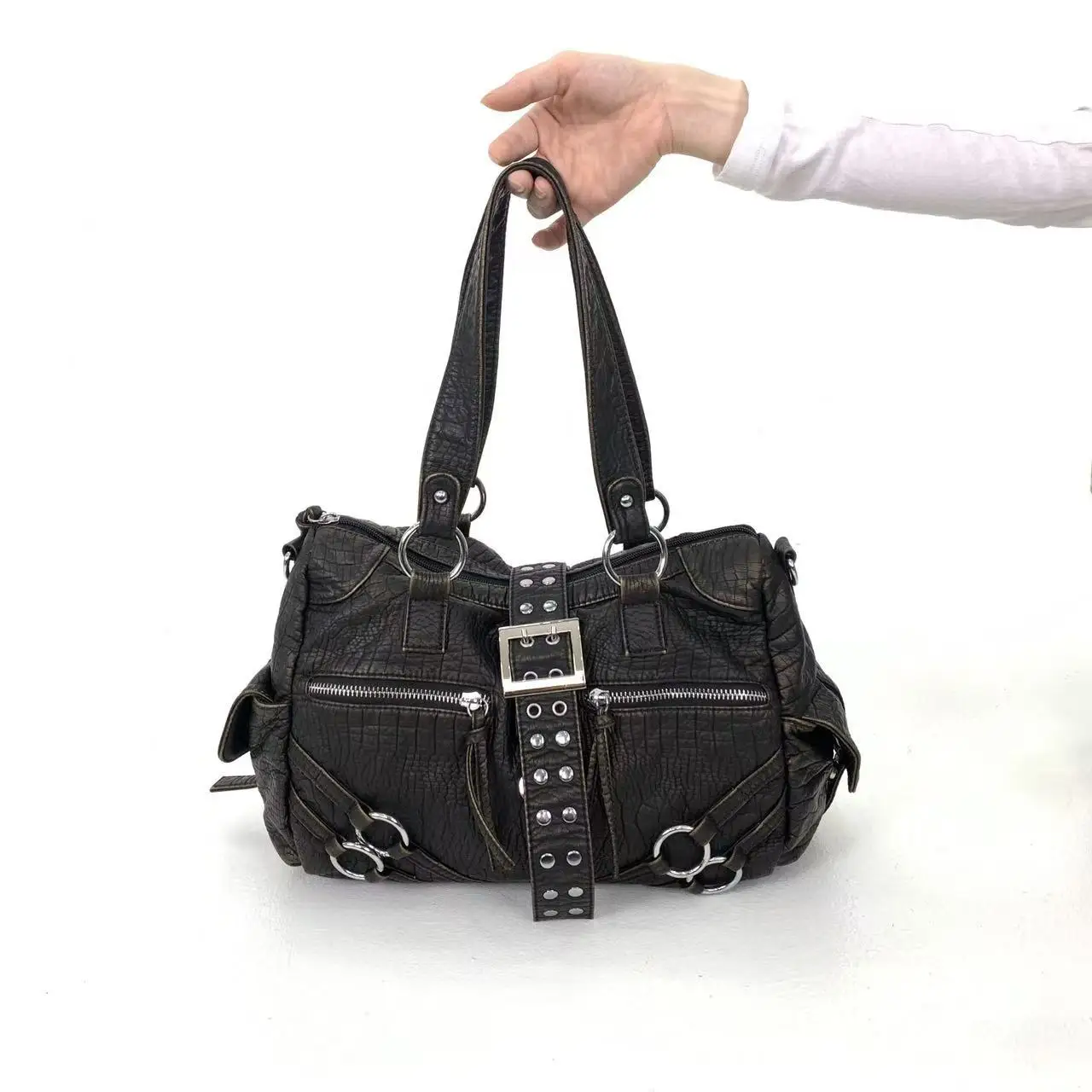 

Модная крутая мотоциклетная сумка с заклепками в стиле ретро, женская сумка высокого качества с пряжкой, украшение для подмышек, персонализированная универсальная сумка