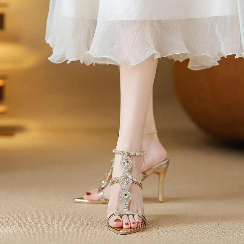 

Ladies Sandals 2025 Summer Gold Rhinestones Nude Strap Pointed Toe Fine Heeled High Heeled Sandals Banquet Wedding Heels Ladies