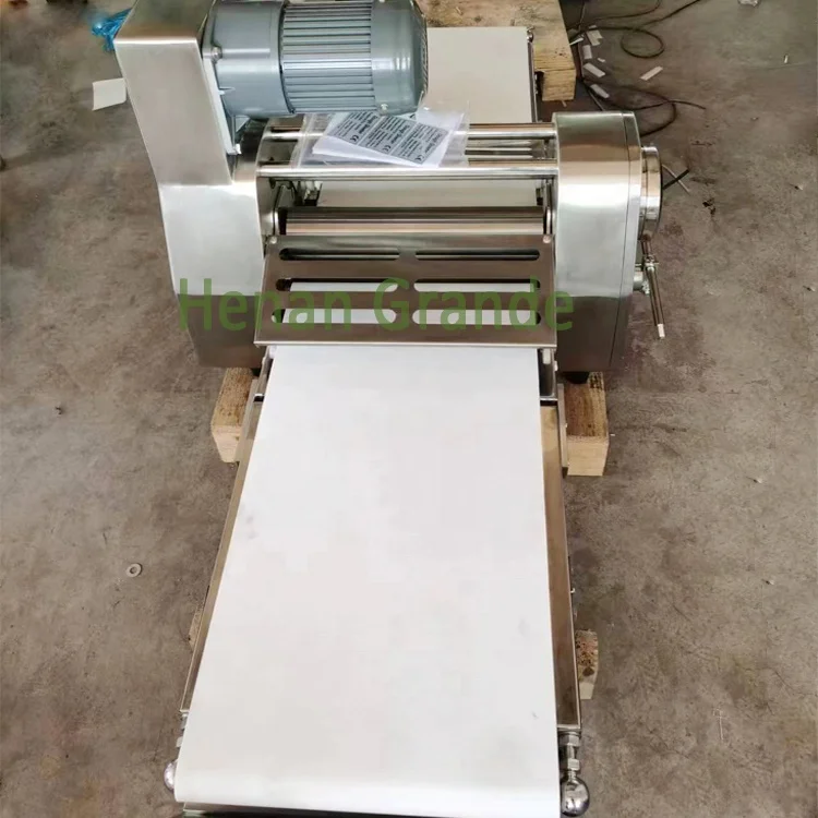 التلقائي العجين المعجنات المغطي بملاءة الأسطوانة عكسها Laminadora De Masa فندان رخيصة الثمن الخبز الكرواسون آلة تغلق العجين