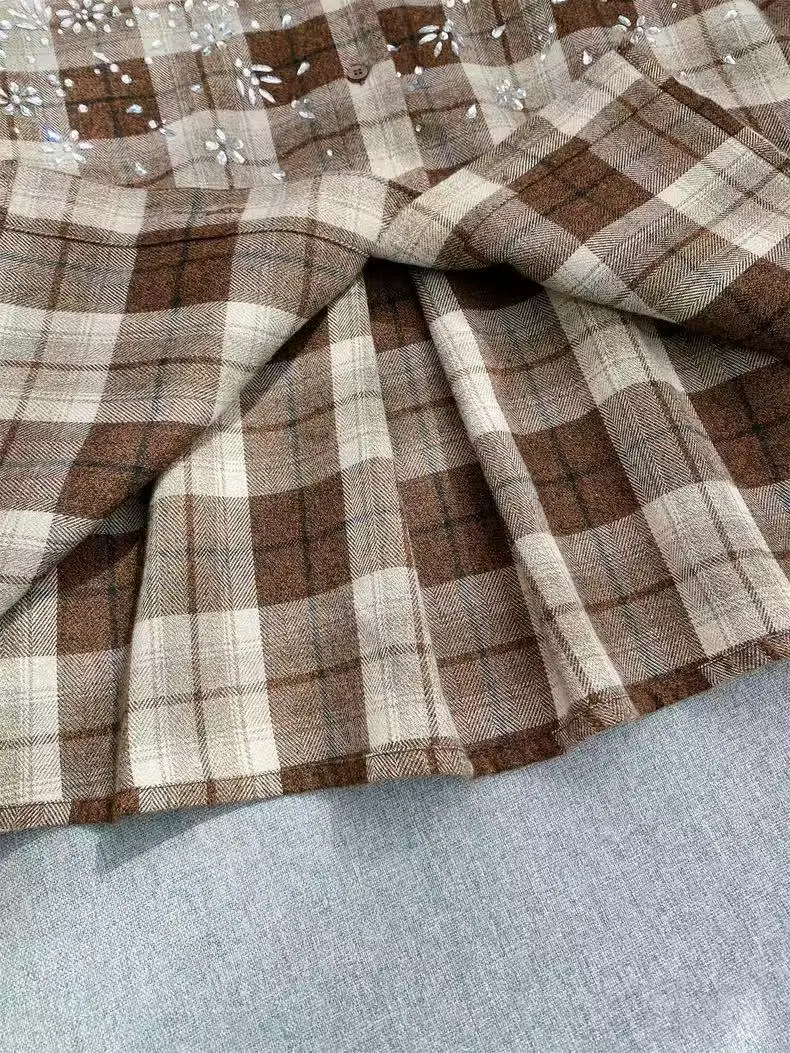 Wysokiej jakości nowy zestaw w kratę na co dzień dla kobiet na rok 2025, modna koszula z długim rękawem i kołnierzykiem polo lub uniwersalna spódnica z diamentowymi zdobieniami dla pań.