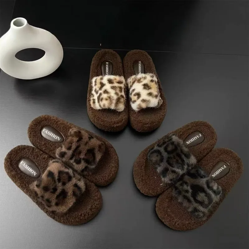 

2026 Winter New Women's Flat Shoes, Fashionable Leopard Print Plush Slippers, Comfortable and Warm Flip-flops