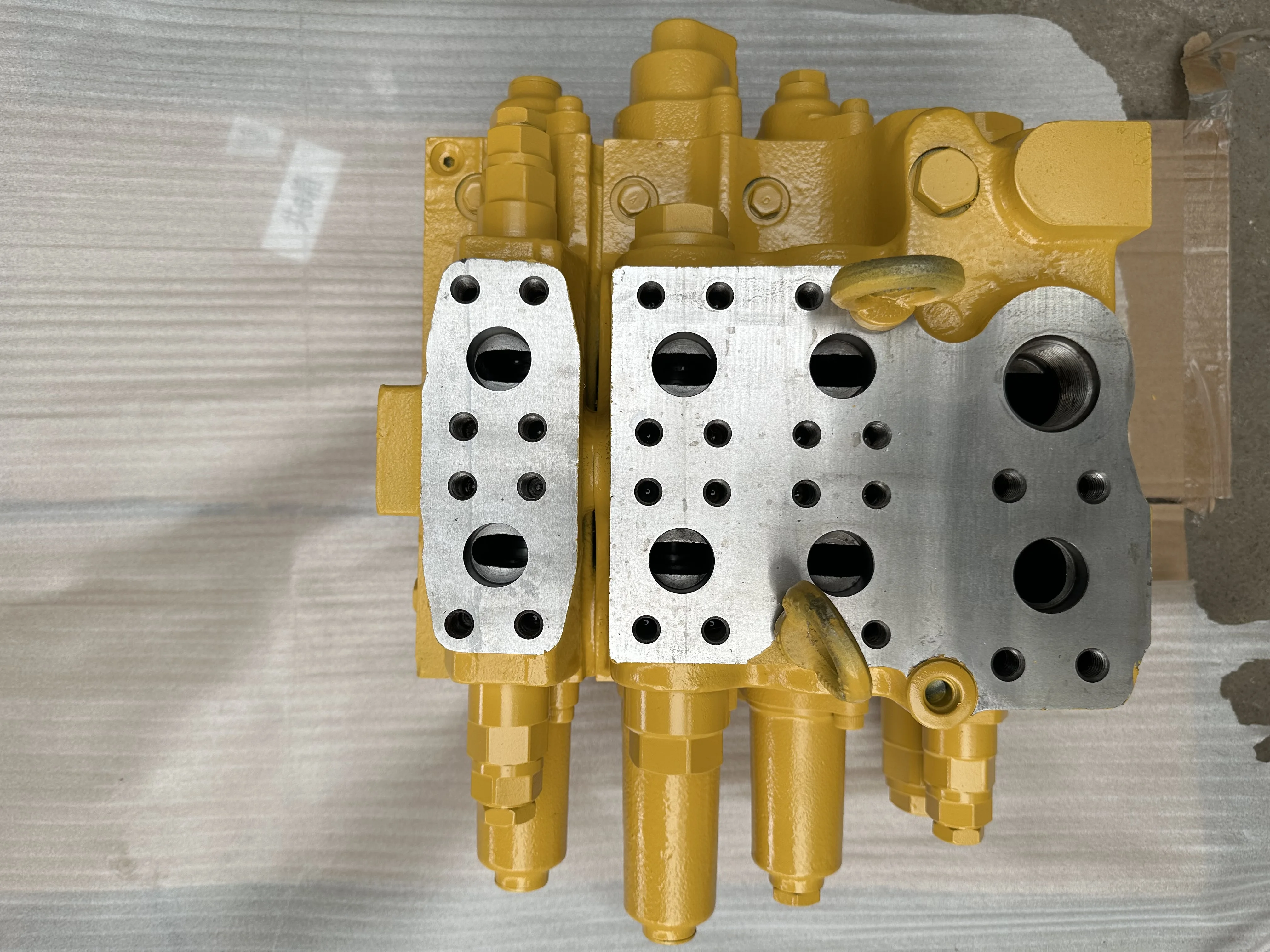 D65-12 original   CONTROL VALVE 723-63-12100 for bulldozers